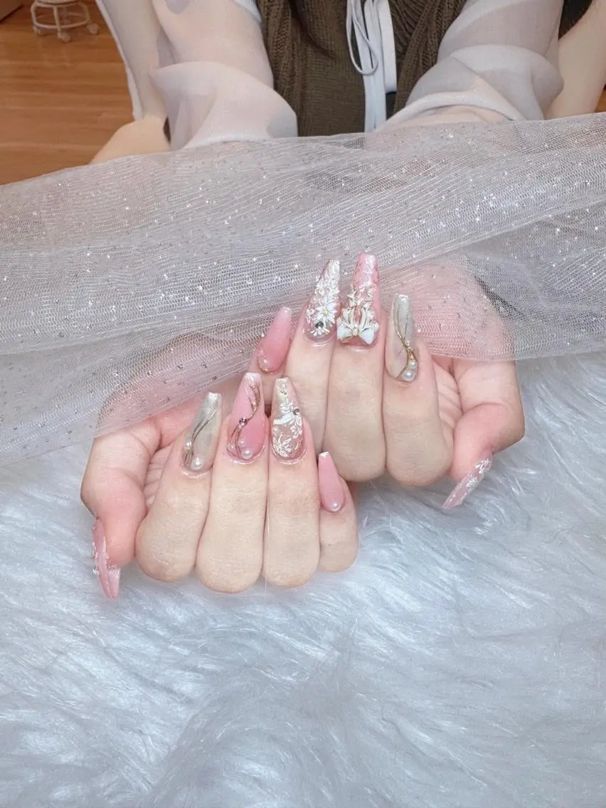 ネイル アートネイル ジェルネイル 韓国ネイル ニュアンスネイル ワンカラーネイル ハンドネイル Queen Nail Salonのネイルデザイン