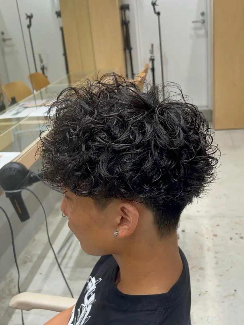 パーマ メンズ フェードカット メンズパーマ スパイラルパーマ カット パーマ 🐲ツイスパ🐲 フェード/龍のヘアスタイル