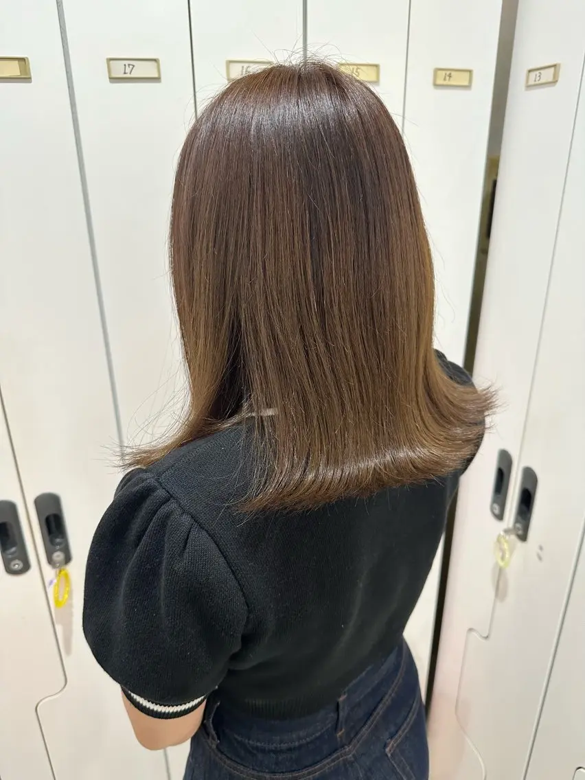ミディアム カラー ベージュカラー ブリーチ 透明感カラー ブリーチなしカラー オリーブベージュ カット ヘアカラー ブリーチ/ハイトーン /艶カラー/みなのヘアスタイル