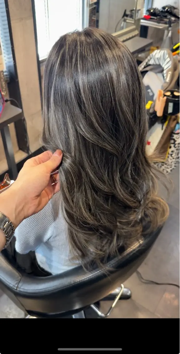 ロング カラー ハイライトカラー 3Dハイライト ハイライト ヘアカラー トリートメント デザインカラー⭐️ Yamauchiのヘアスタイル