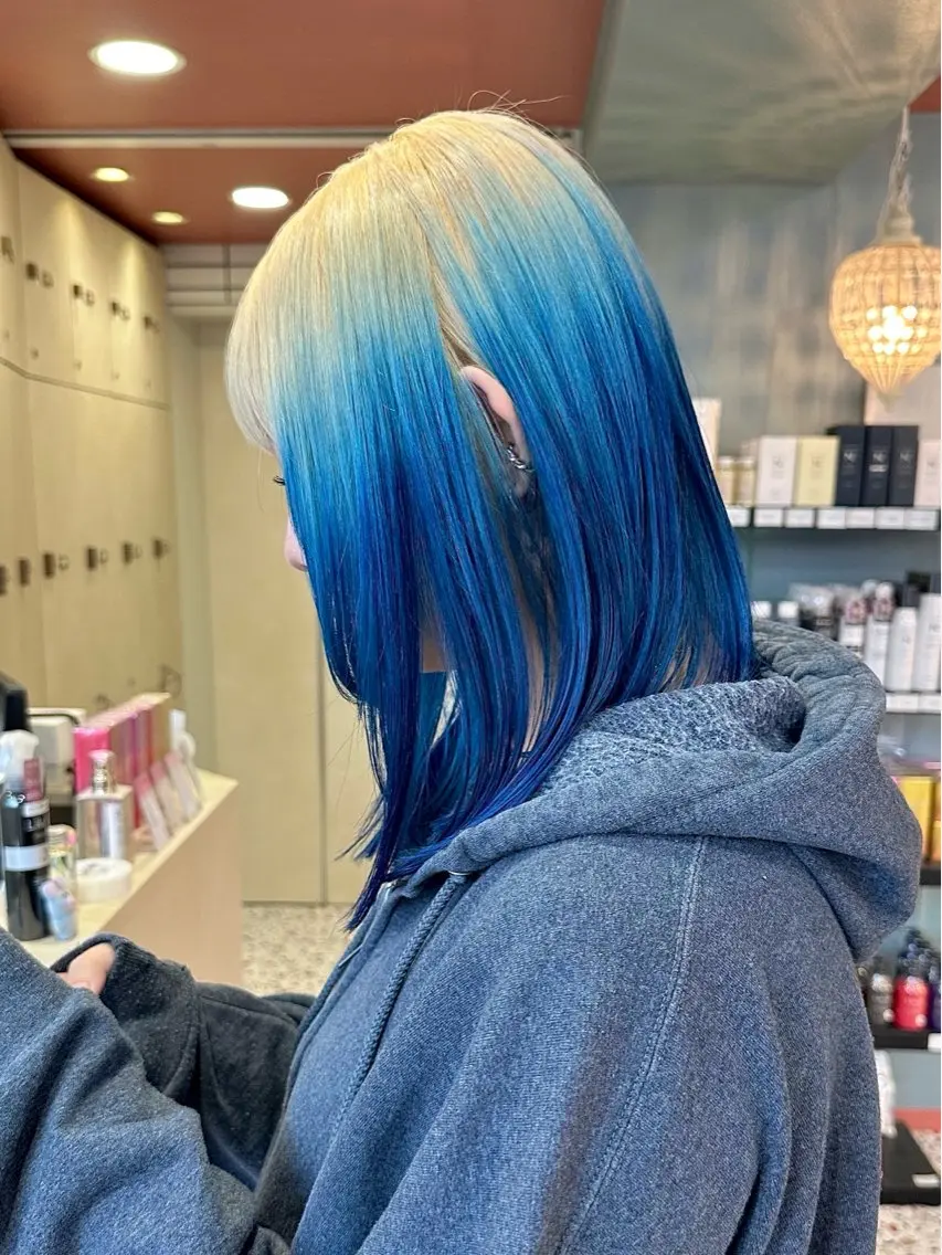 ミディアム カラー ブロンド ブルーカラー カット ヘアカラー トリートメント トレンドヘア🌿 chinariのヘアスタイル