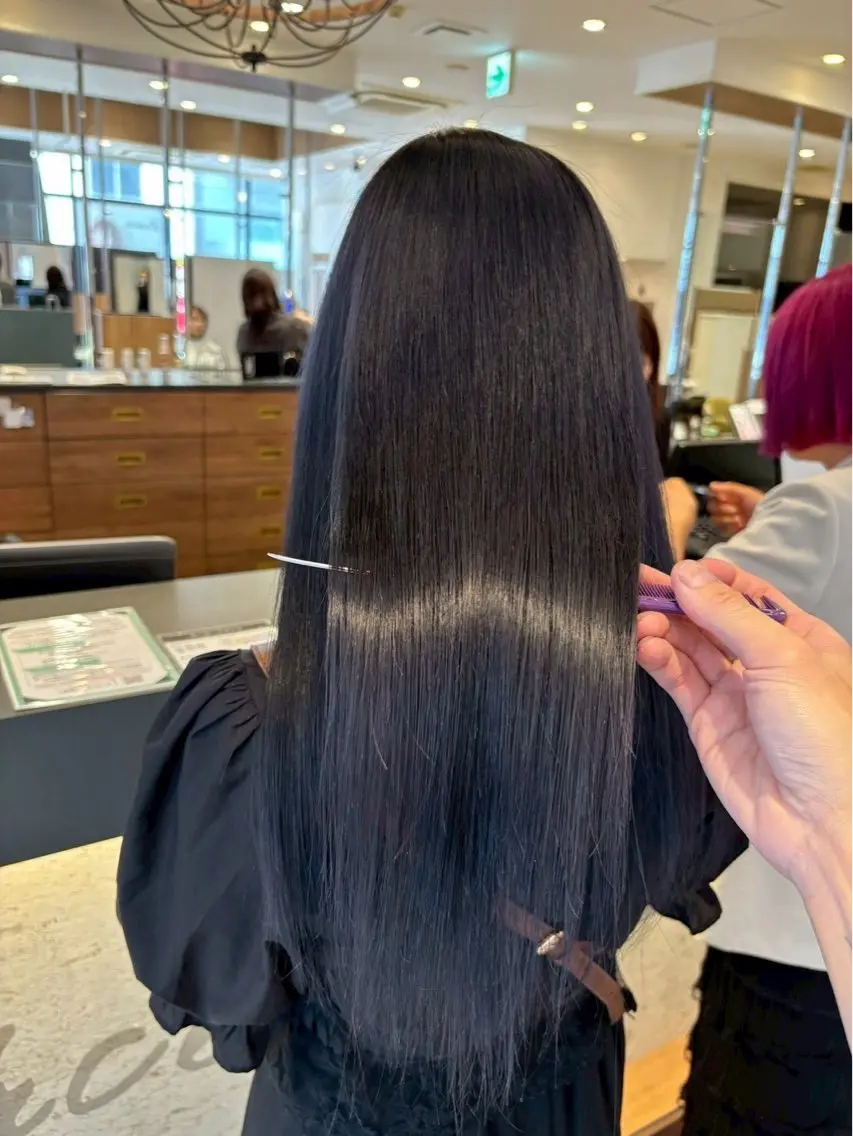 ロング 岩岡 つなみのヘアスタイル