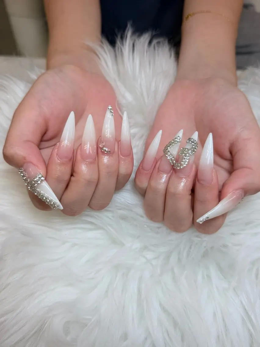 ネイル ハンドネイル ハンドケア Anh Nail 歌舞伎町のネイルデザイン