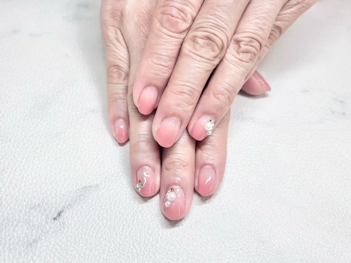 ネイル グラデーション ストーンネイル n.nail 🎀城山のネイルデザイン