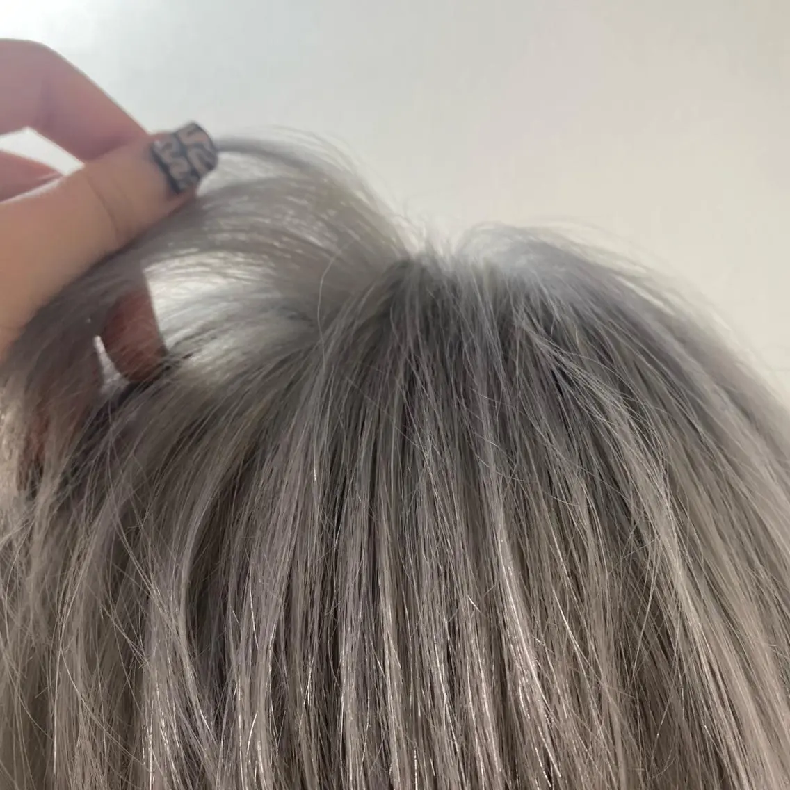 ショート カラー ブリーチ ハイトーンカラー シルバー 外国人風カラー 遠藤沙也加 /レイヤーカットのヘアスタイル
