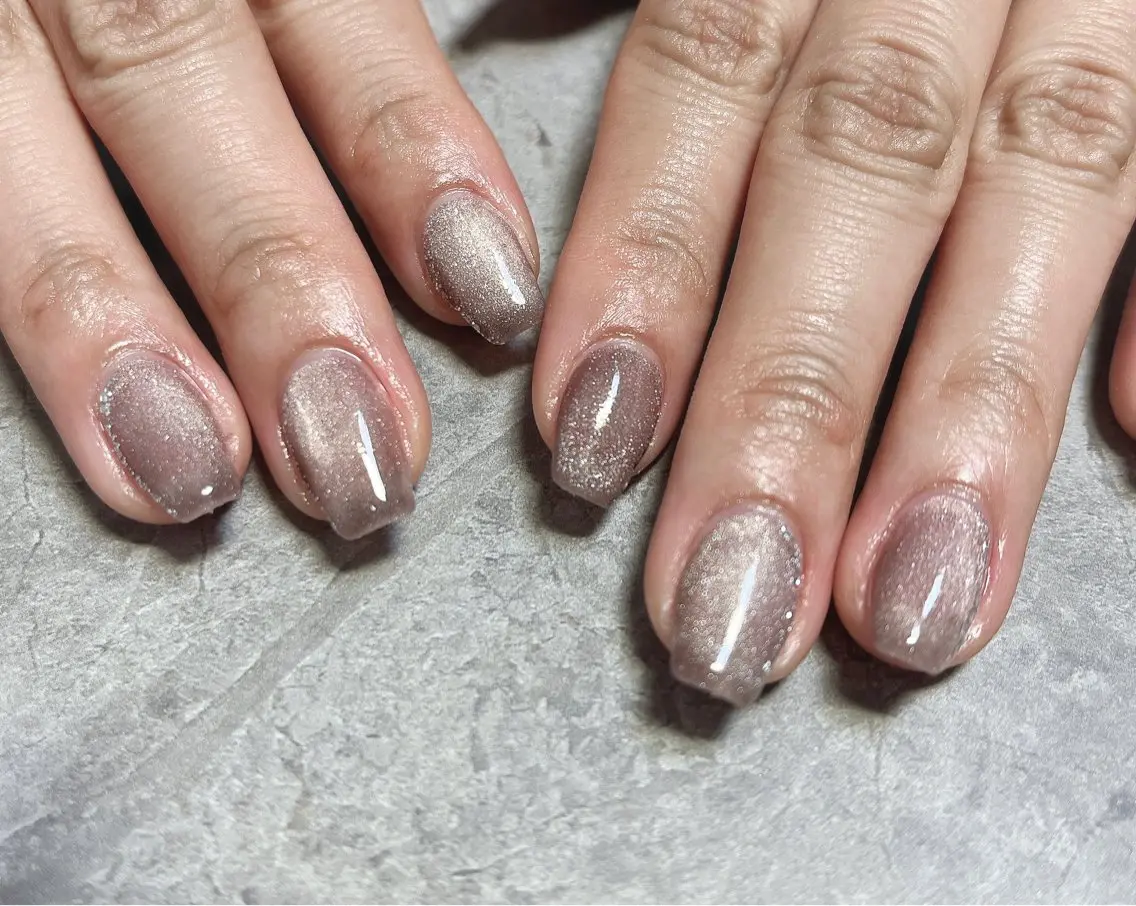 ネイル アートネイル ボルドー ブラウン マグネットネイル 持ち込み ハンドネイル ハンドケア ベテランネイル cnc nailのネイルデザイン