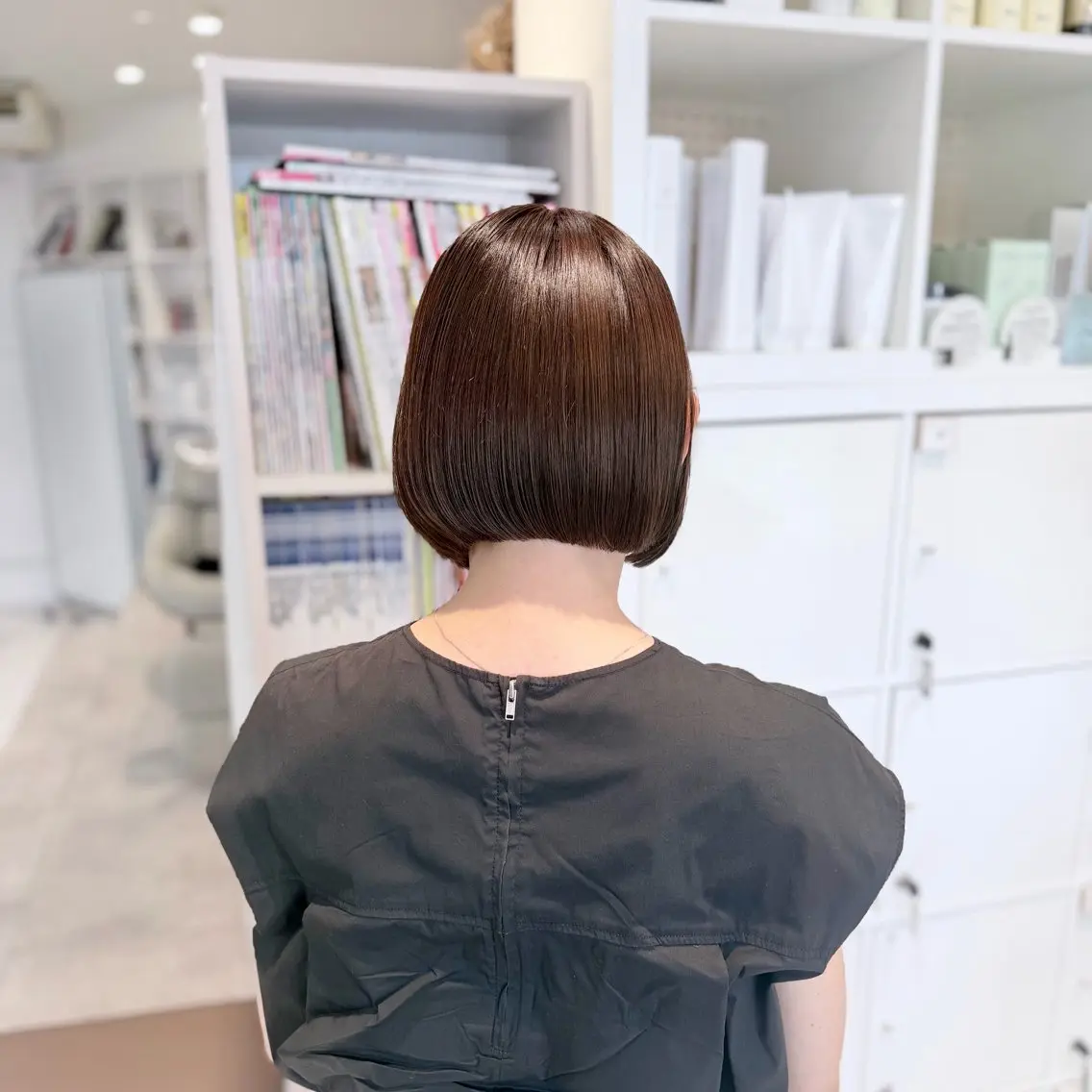 ショート ボブ カット ヘアカラー トリートメント 会田有紀 /切りっぱなしボブのヘアスタイル