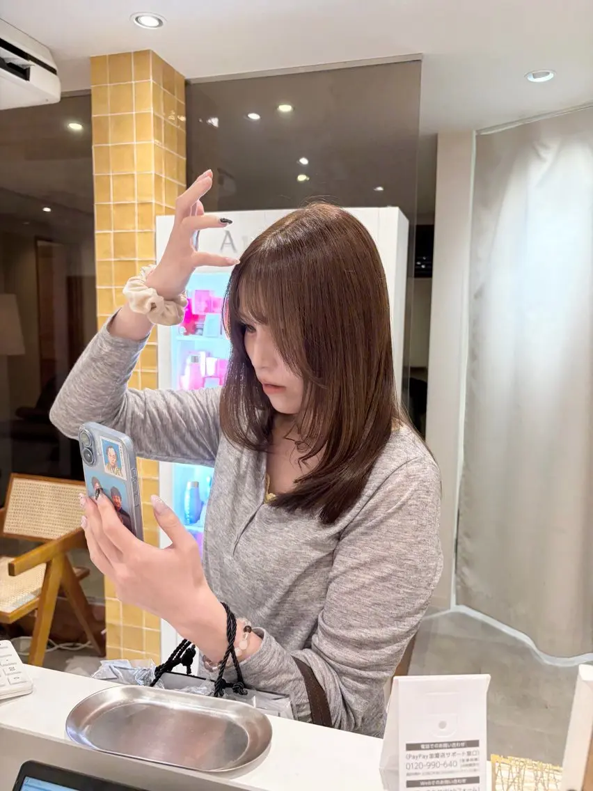 セミロング カラー ベージュカラー オリーブベージュ レイヤーカット カット ヘアカラー トリートメント レイヤー🩵透明感 ೀユイ🌙のヘアスタイル