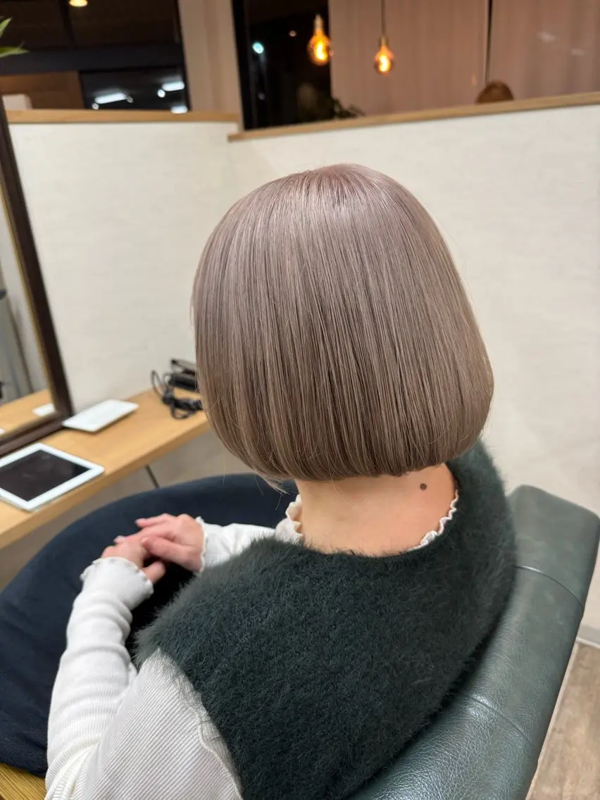 ショート カラー ベージュカラー ミルクティーベージュ ミツツカ リンタロウのヘアスタイル