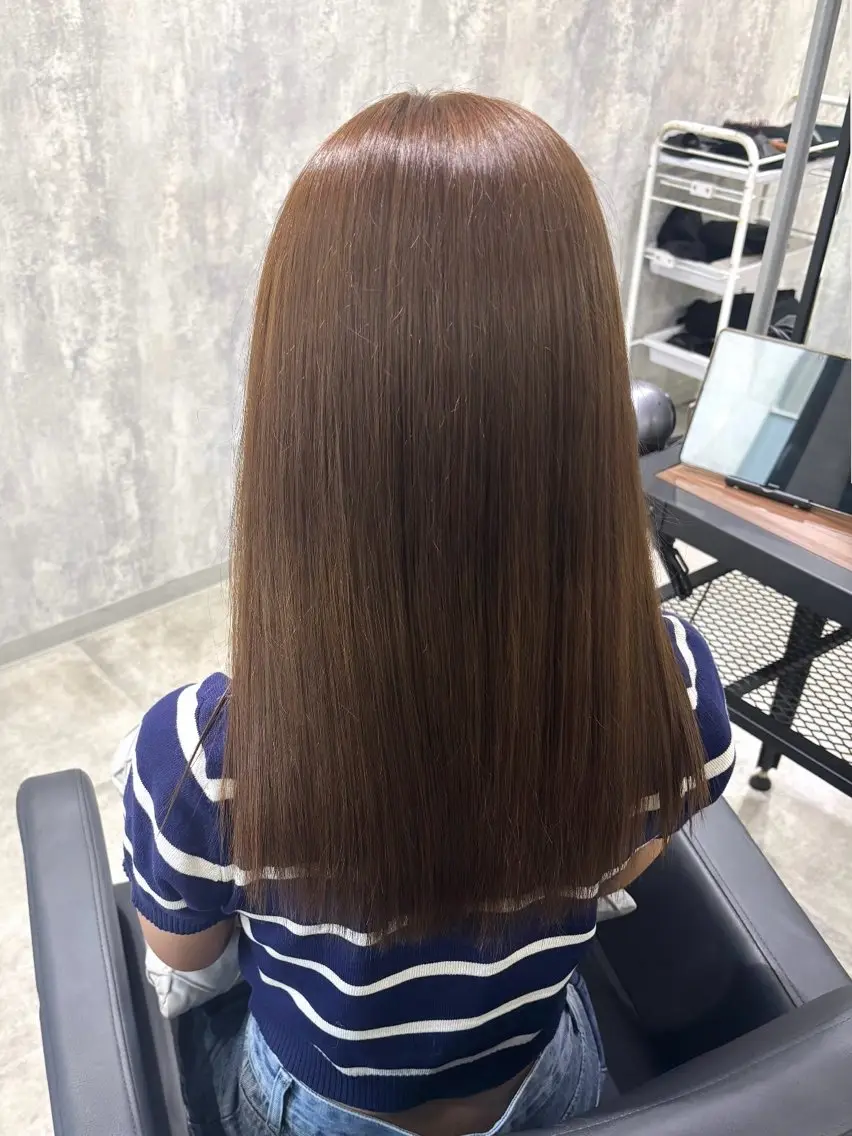セミロング カラー カット ヘアカラー トリートメント 詩乃🎀ピンク 暖色系🫧レイヤーのヘアスタイル