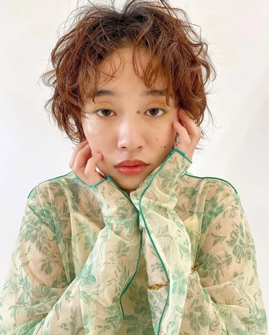 ショート カラー パーマ ショートヘア ニュアンスパーマ カット ヘアカラー トリートメント 🖤顔まわり 盛れヘア⟡アズサ🖤のヘアスタイル