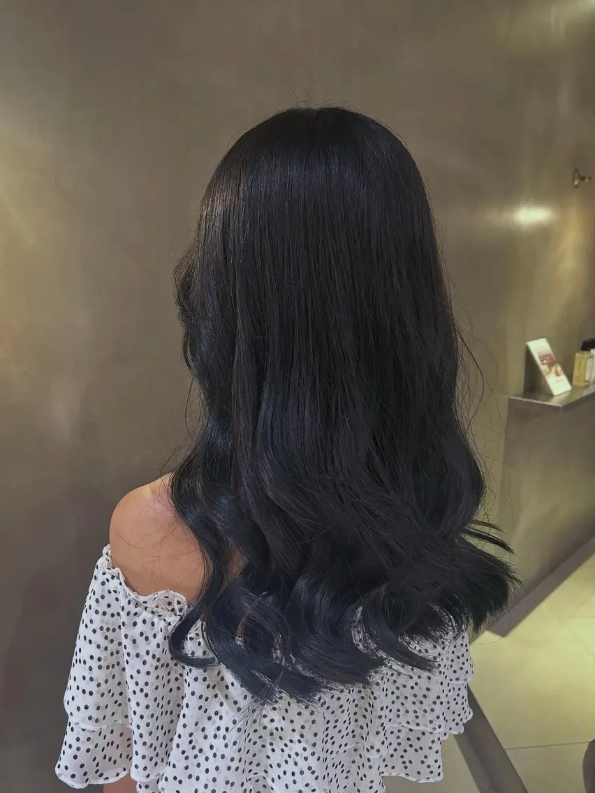 セミロング カラー 黒髪 ブルーカラー ブルーブラック 透明感カラー ヘアカラー －NAJEY－ MANATOのヘアスタイル