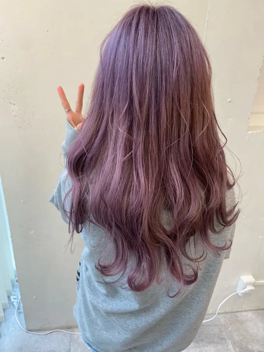 ミディアム カラー ラベンダーカラー ラベンダーピンク ピンクカラー ウルフカット レイヤーカット上柿のヘアスタイル