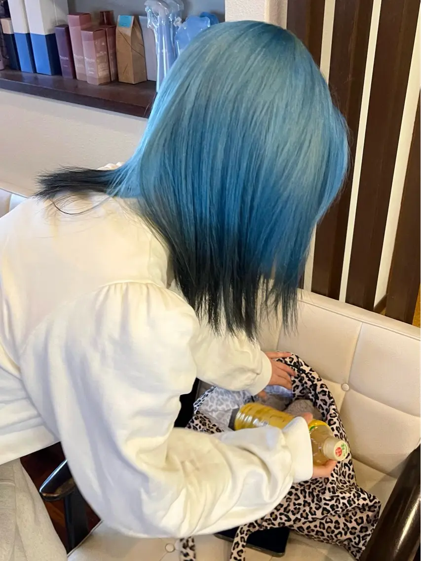 ミディアム カラー 黒髪 ブルーカラー カット ヘアカラー トリートメント 田室 和幸のヘアスタイル