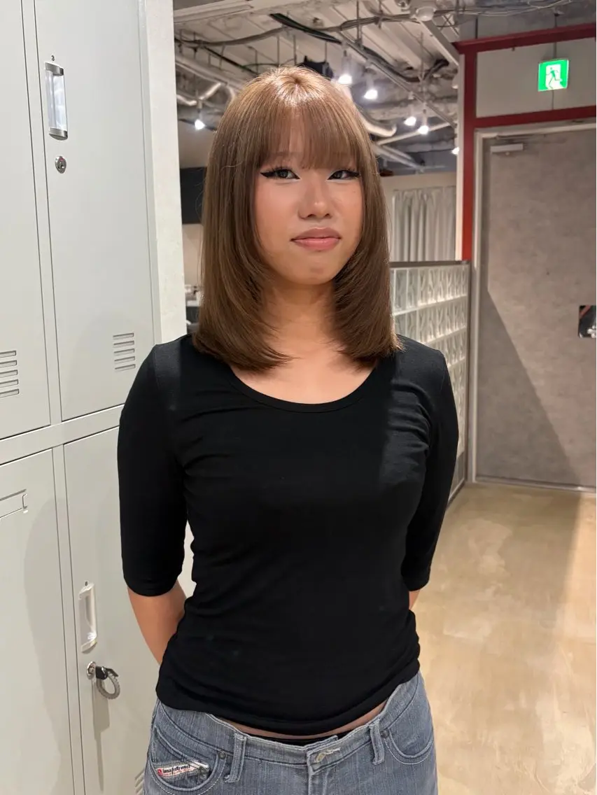 ミディアム ヘアカラー くすみカラーUni. wakabaのヘアスタイル