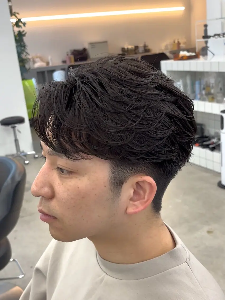 ショート パーマ メンズ フェザーパーマ メンズパーマ ニュアンスパーマ カット パーマ なりたひろと / フェザーパーマのヘアスタイル