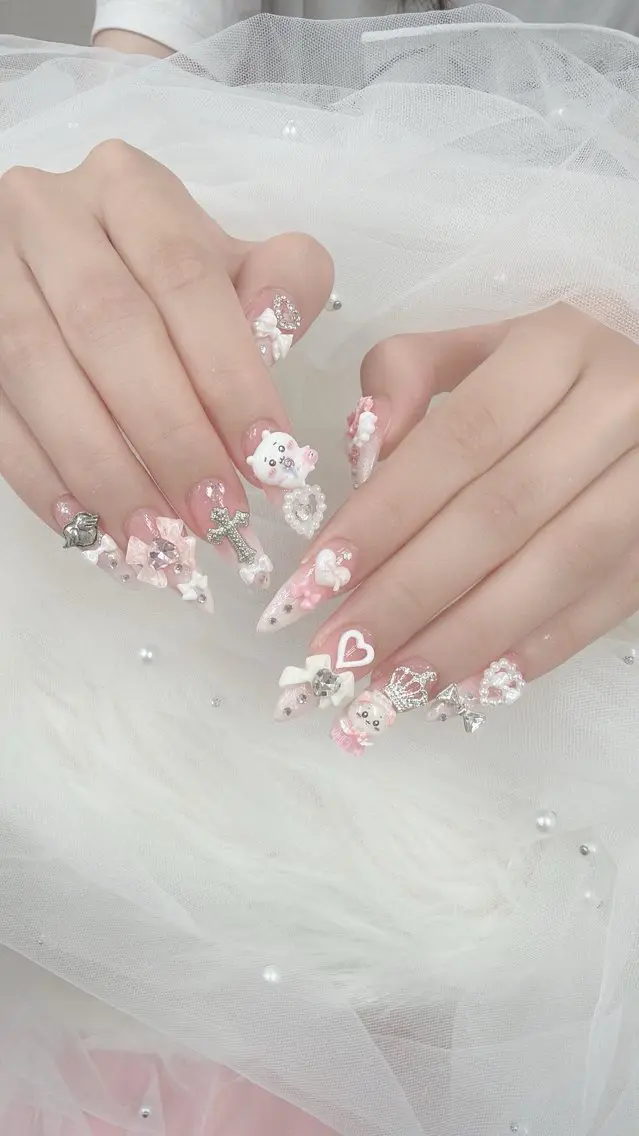 ネイル アートネイル オーロラネイル ボルドー チークネイル フレンチネイル ハンドネイル Sakura Nail Salonのネイルデザイン