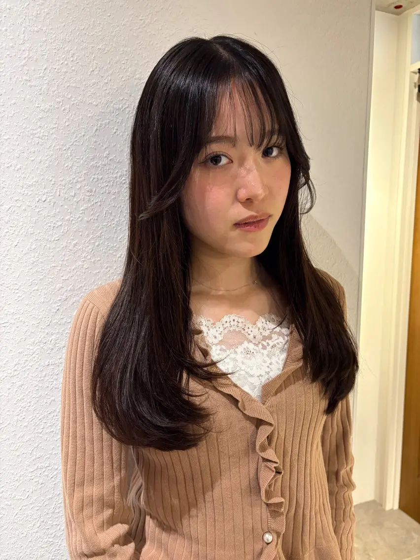 ロング レイヤーカット ローレイヤー 🌟デザインカラー 久保悠那のヘアスタイル