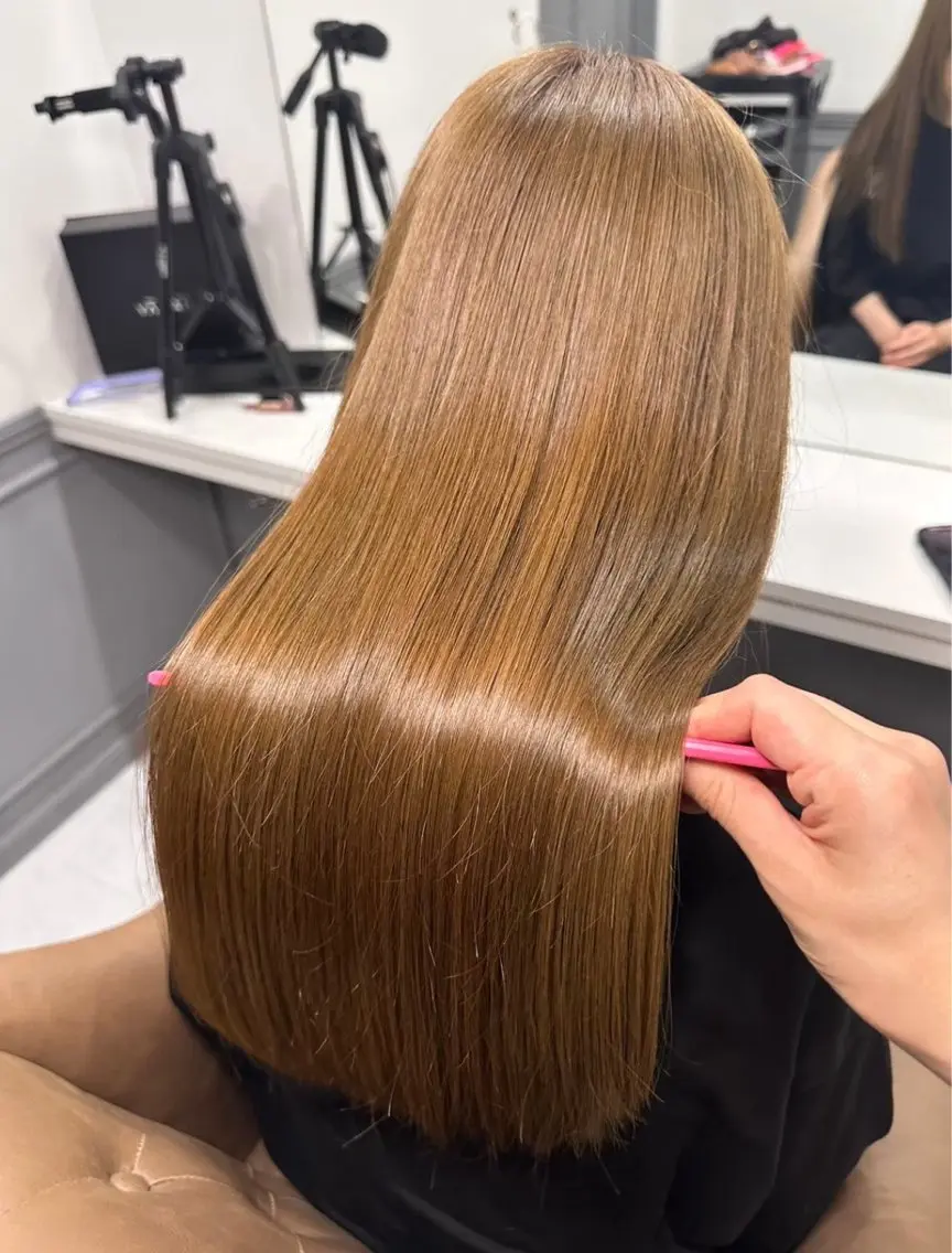 カラー ヘアカラー トリートメント 🦋REISA🦋 エクステ×ハイトーンのヘアスタイル