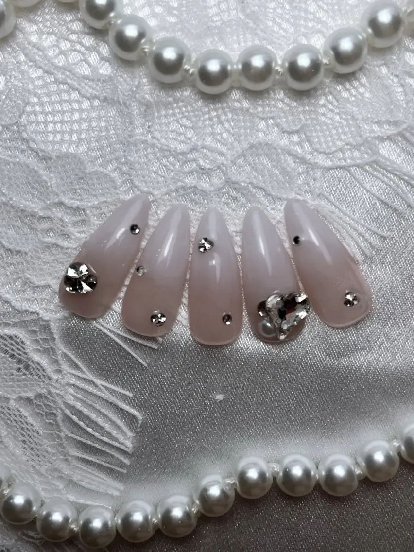 ネイル ガーリー ワンホンネイル ハンドネイル Swan Nailのネイルデザイン