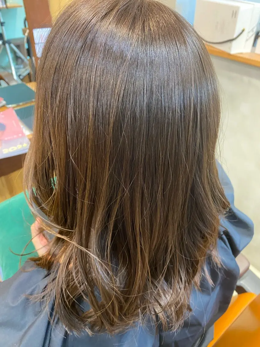 セミロング カラー ベージュカラー 透明感カラー ヘーゼル 丸林 流音のヘアスタイル