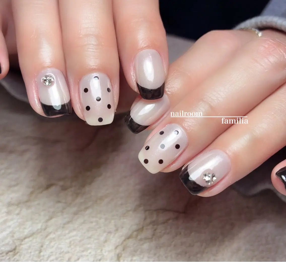 ネイル ドット フレンチネイル ミラーネイル ハンドネイル -nailroom- familiaのネイルデザイン