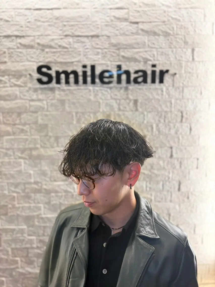 ミディアム パーマ メンズ 刈り上げ 波巻きパーマ カット パーマ フェードとパーマ特化 小池 魔裟斗のヘアスタイル