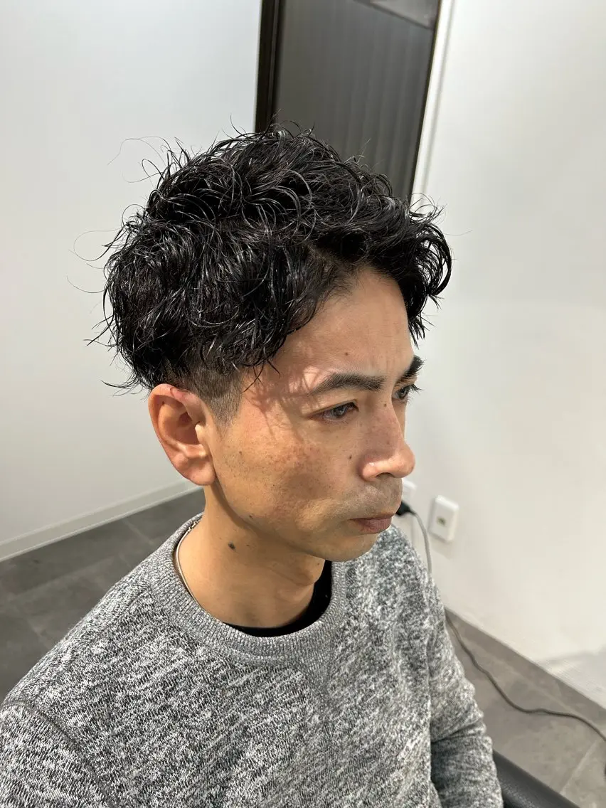 ショート パーマ メンズ マッシュウルフ マッシュ メンズパーマ メンズツイストパーマ メンズウルフカット OKADA/メンズ /カット/眉/縮毛の眉毛・アイブロウイメージ