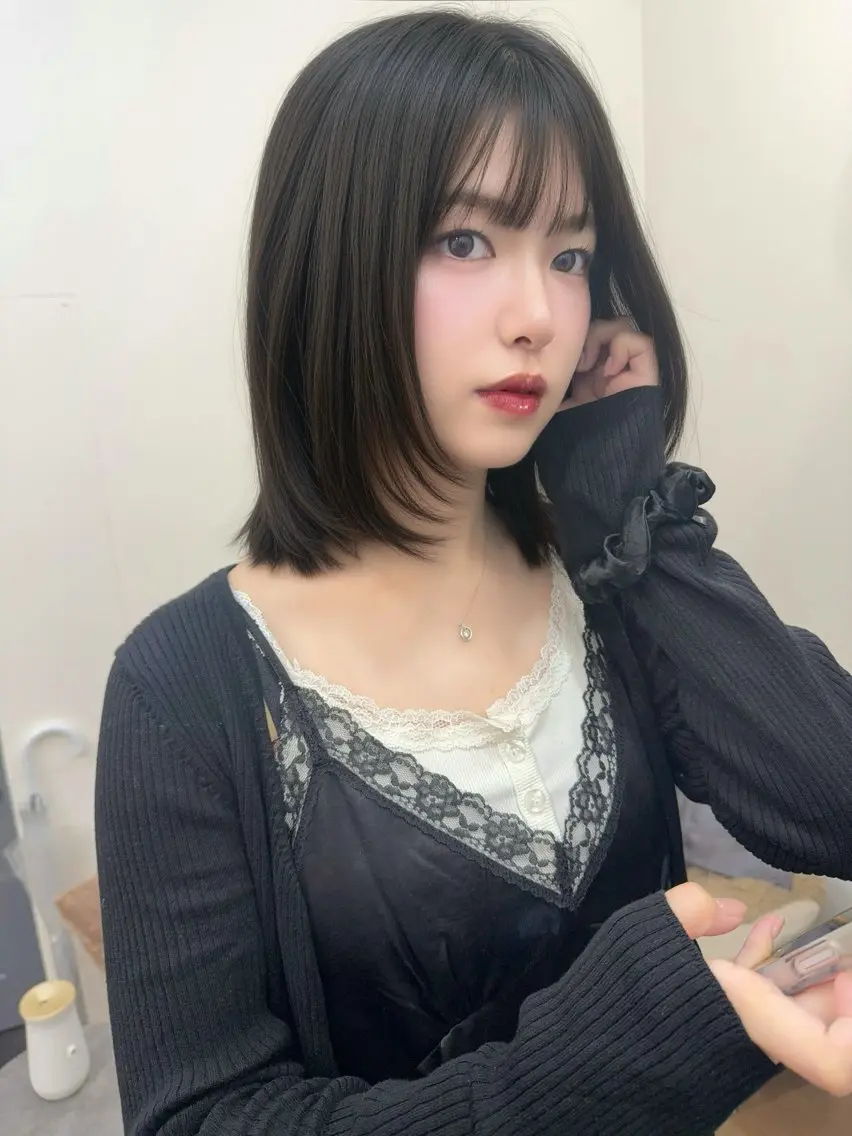 ミディアム カラー ボブ AIRI layer cut hairのヘアスタイル