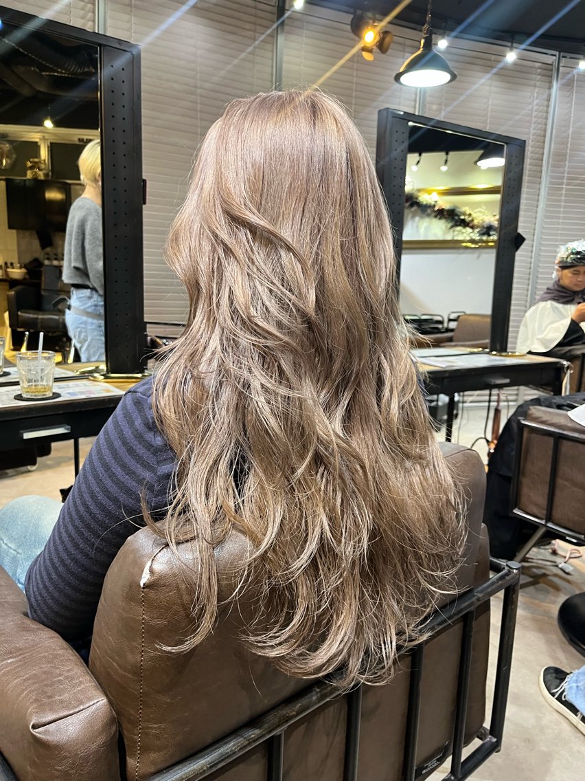 ロング カラー ベージュカラー ブロンド ブロンドベージュ ミルクティーベージュ カット ヘアカラー トリートメント ミルクティーベージュ ブリーチ 店長 清水のヘアスタイル