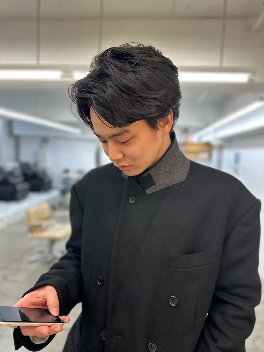 ミディアム パーマ メンズ ミディアムパーマ メンズパーマ ニュアンスパーマ カット パーマ カラー特化美容師 サトウリュウマのヘアスタイル