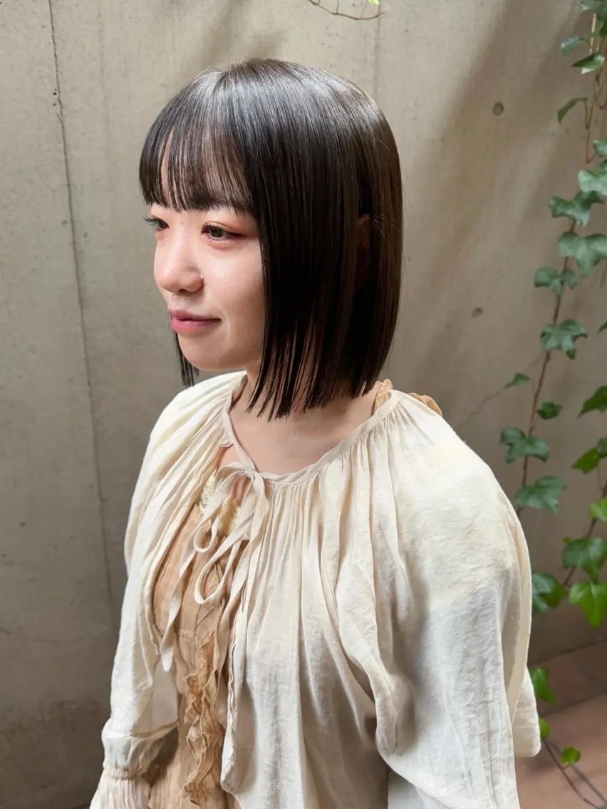 ミディアム カラー 透明感カラー オリーブカラー カット ヘアカラー 大橋 芽衣のヘアスタイル