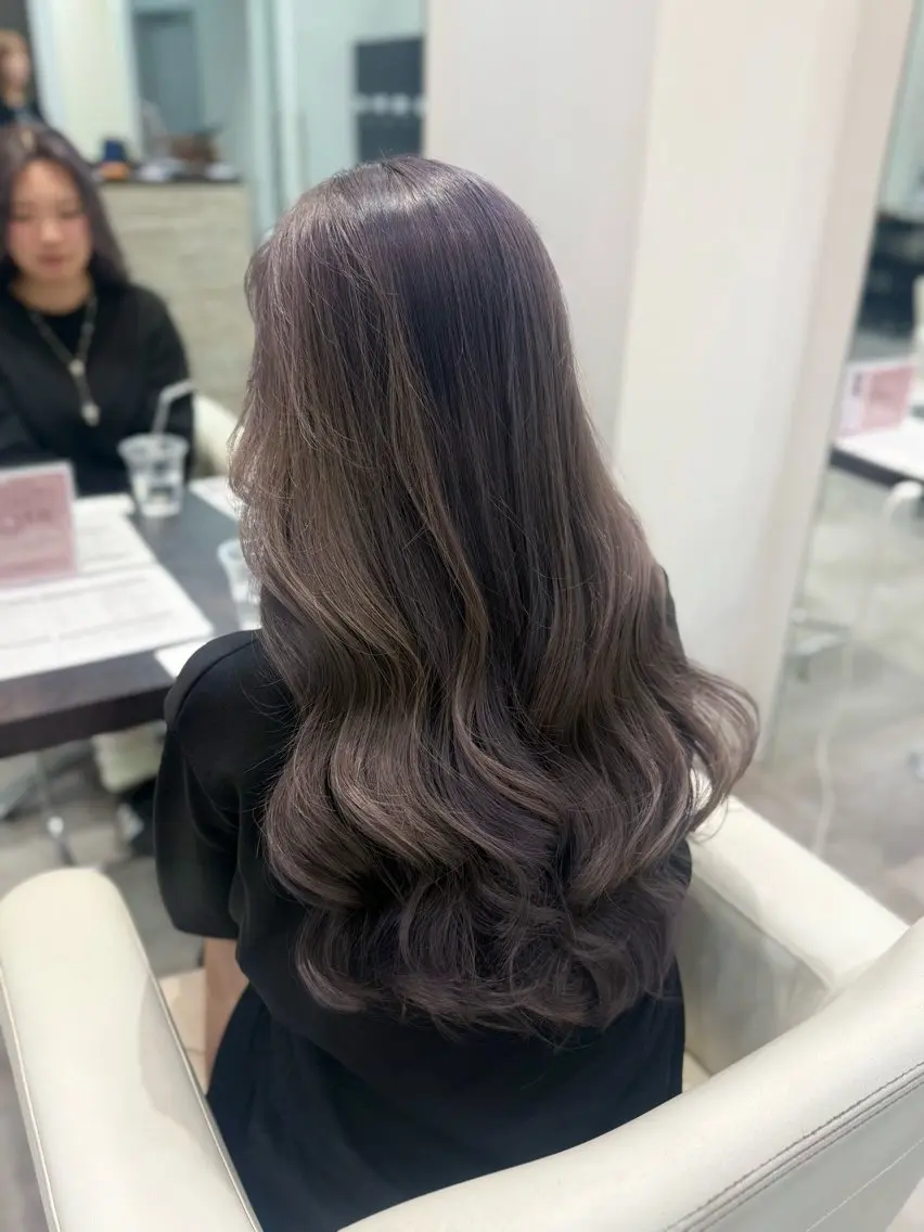 ロング カラー グレージュ ラベンダーカラー ラベンダーグレージュ ラベンダーグレー ヘアカラー トリートメント 渋谷髪質改善/縮毛 矯正/かすが🪽🫧のヘアスタイル