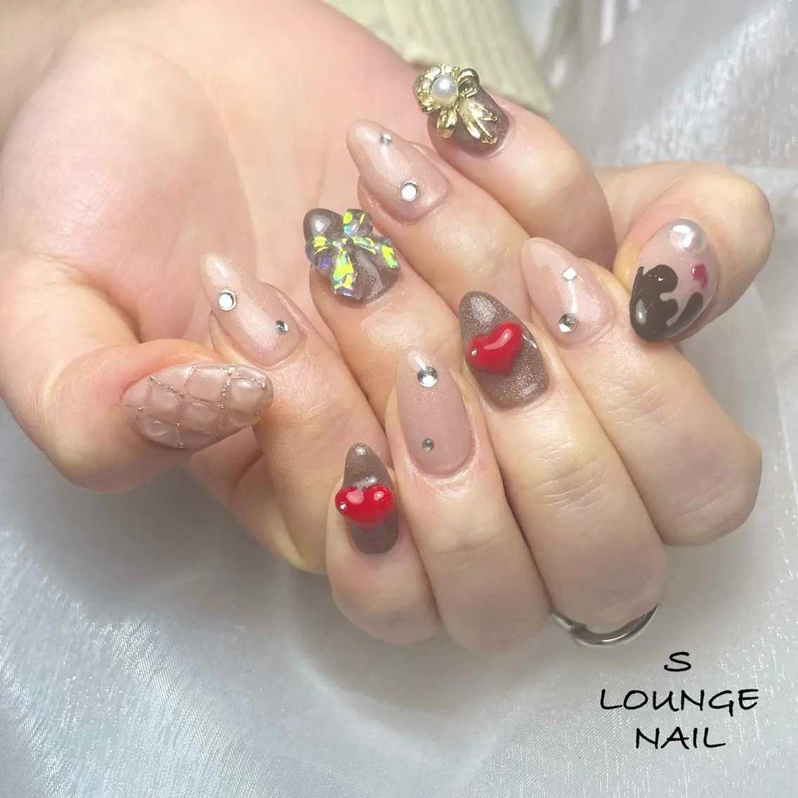 ネイル バレンタイン ハンドネイル フットネイル パーツたくさん🍓 SUMIのネイルデザイン