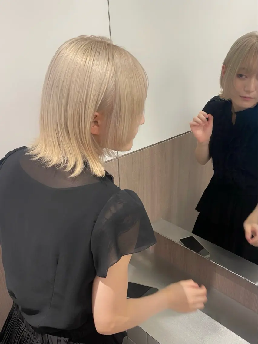 ショート カラー ヘアアレンジ ベージュカラー ブロンド ミルクティーベージュ ホワイトベージュ ホワイトブロンド ヘアカラー トリートメント ヘアセット 憧れの艶ハイトーンへ 🌙サイダサキのヘアスタイル