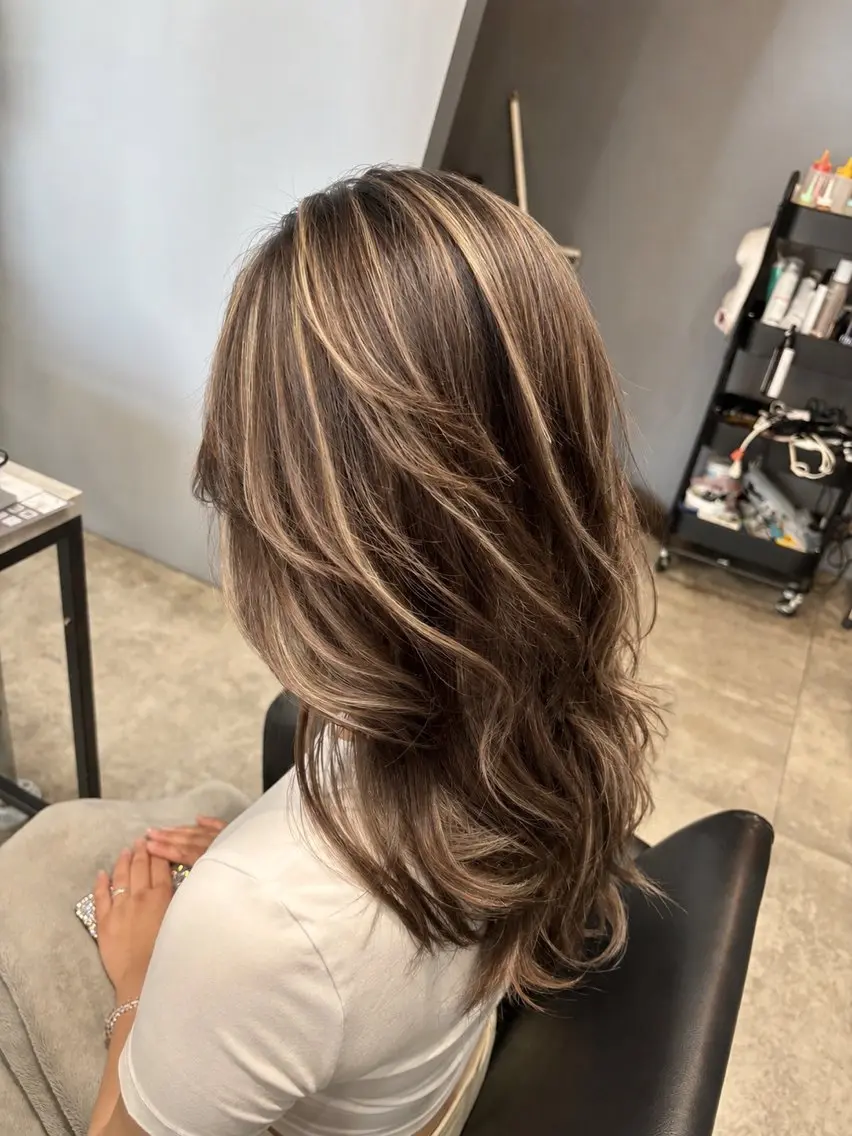 ミディアム カット ヘアカラー ✂︎GLITTER ✂︎Yuu✂︎のヘアスタイル