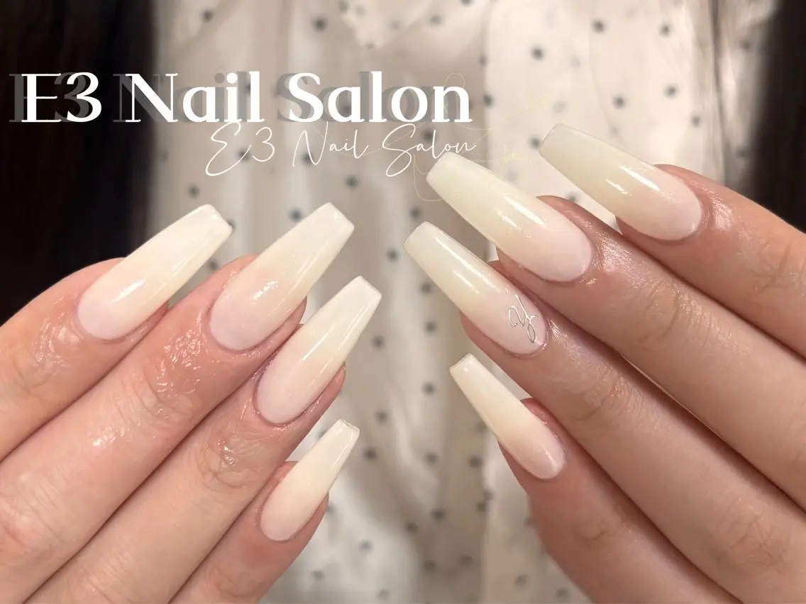 ネイル オーロラネイル フレンチネイル ジェルネイル ガラスフレンチ グラデーション ハンドネイル E3 Nail Salonのネイルデザイン