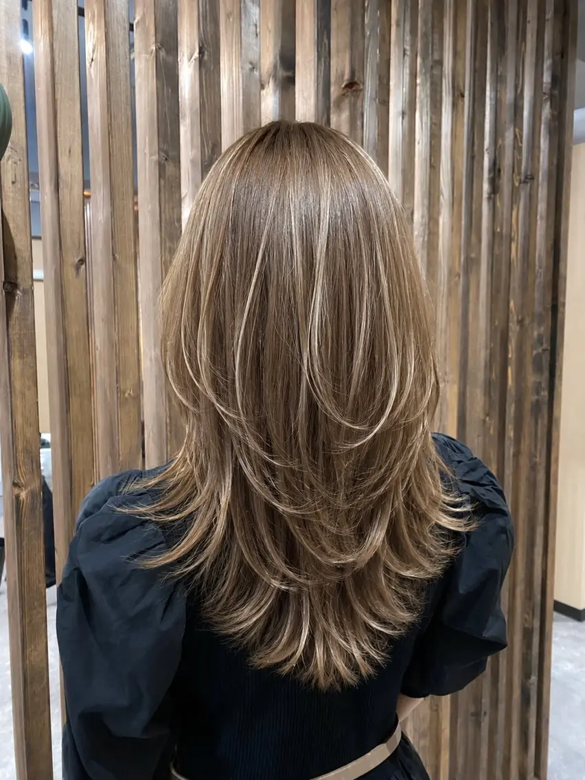 セミロング カラー ブリーチ ブラウンカラー チョコレートブラウン 透明感カラー ナチュラルブラウン カット ヘアカラー トリートメント 田邉 偉楓のヘアスタイル