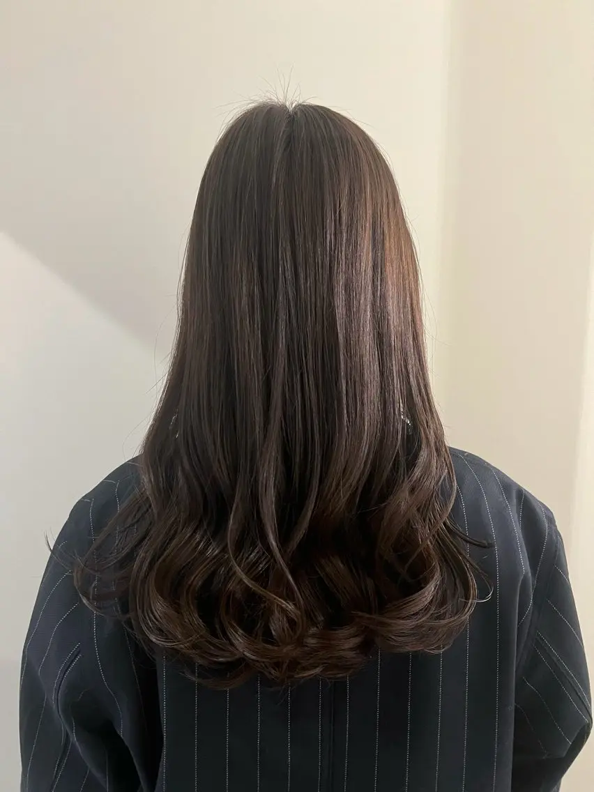 ロング カラー 透明感カラー グレージュ ヘアカラー トリートメント 工藤 梨花のヘアスタイル