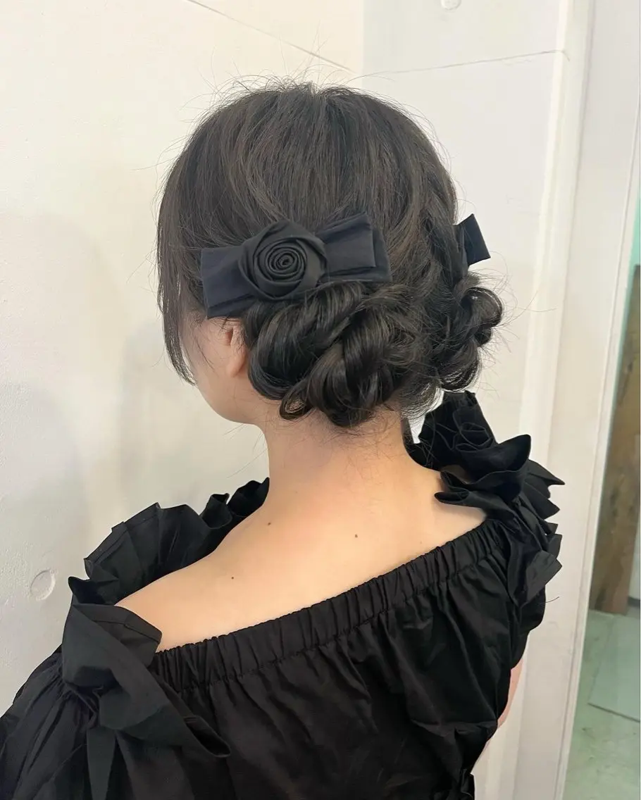 セミロング ヘアアレンジ お団子ヘア ヘアセット hazuki🐈⬛ 透明感カラーのヘアスタイル