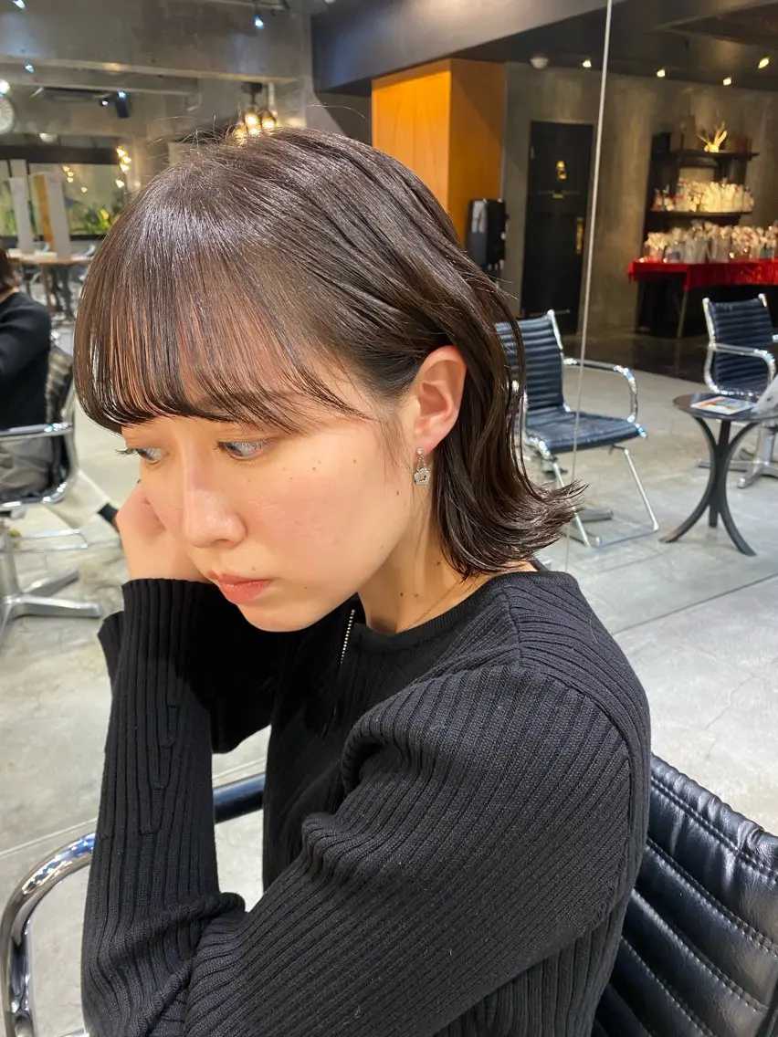 ミディアム カラー アッシュ アッシュブラウン ブラウンカラー 外ハネヘア カット ヘアカラー 透明感カラー🌿 グレージュ🐺陽介のヘアスタイル