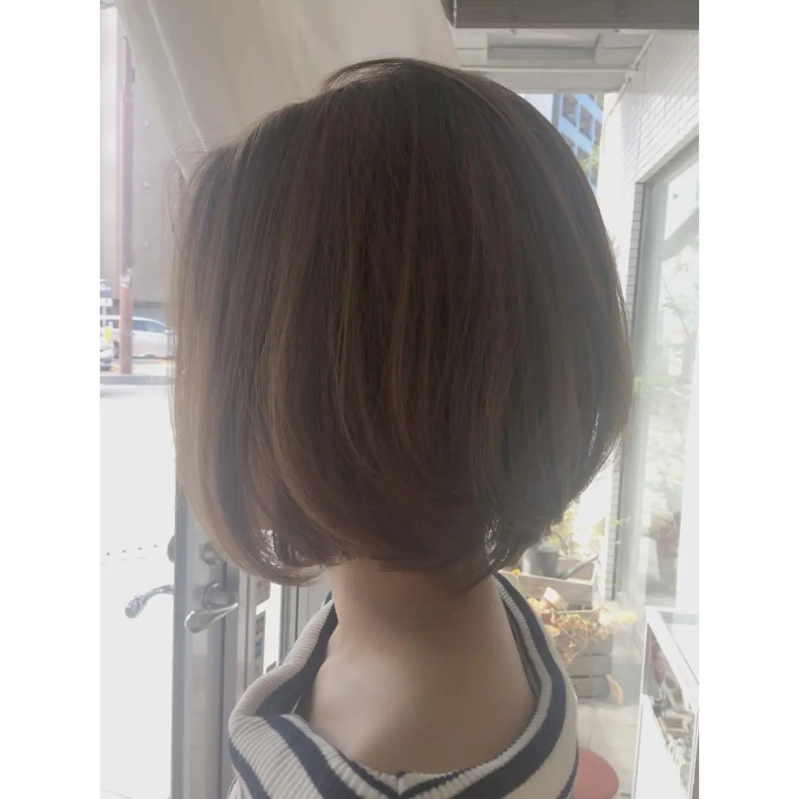 ショート カラー ベージュカラー ブリーチ fio マナミのヘアスタイル