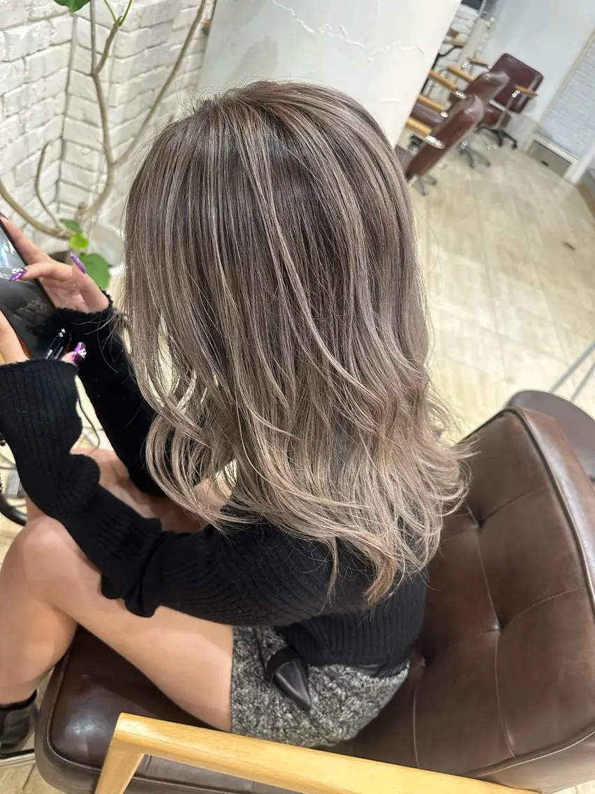 セミロング カラー ヘアアレンジ ブリーチ ヘアカラー トリートメント ROSEL末吉 海渡のヘアスタイル