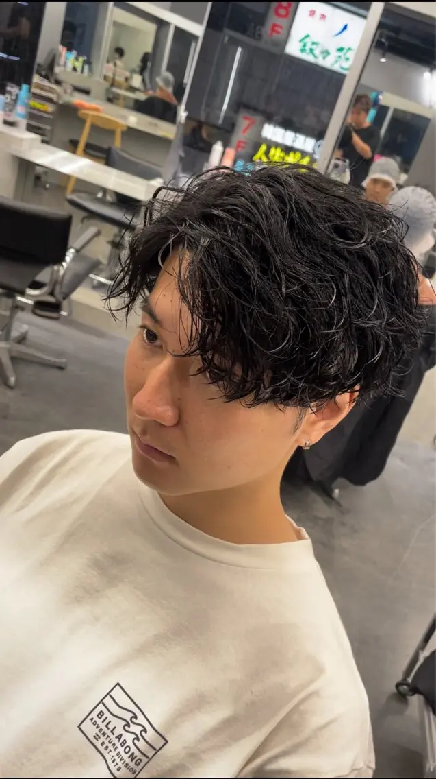 パーマ メンズ メンズパーマ ツイストスパイラルパーマ 波巻きパーマ ニュアンスパーマ スパイラルパーマ fifth リュウセイのヘアスタイル