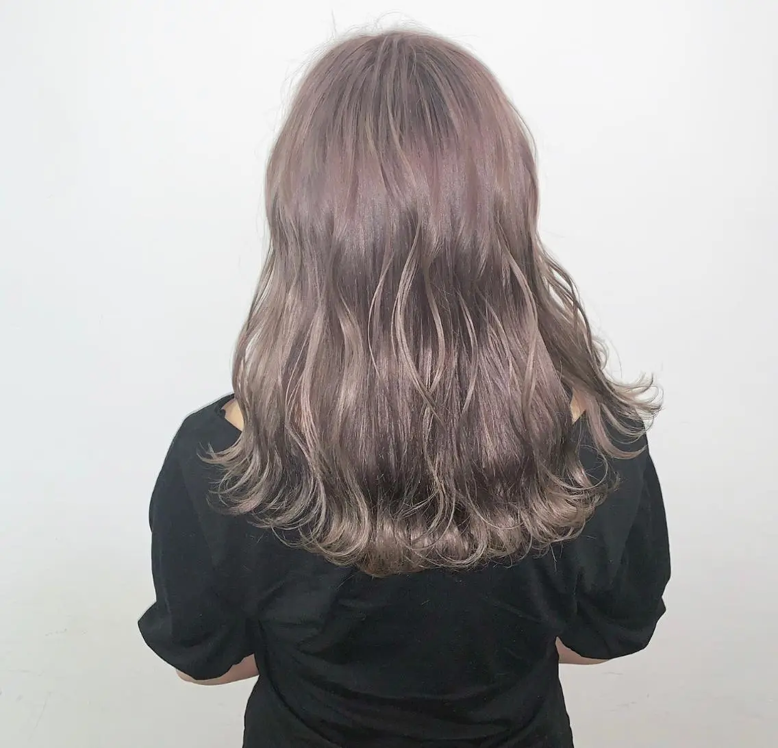 ロング カラー ブリーチ グレージュ ブリーチソムリエ認定 梅田茶屋町Eir辻のヘアスタイル