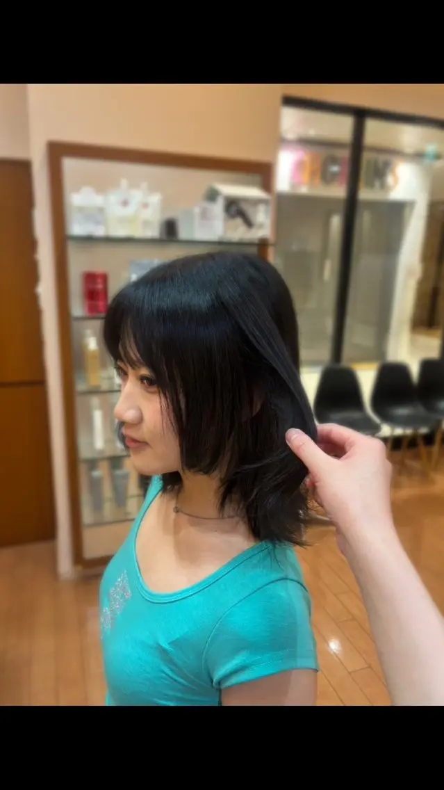 ミディアム 伊藤 あいのヘアスタイル
