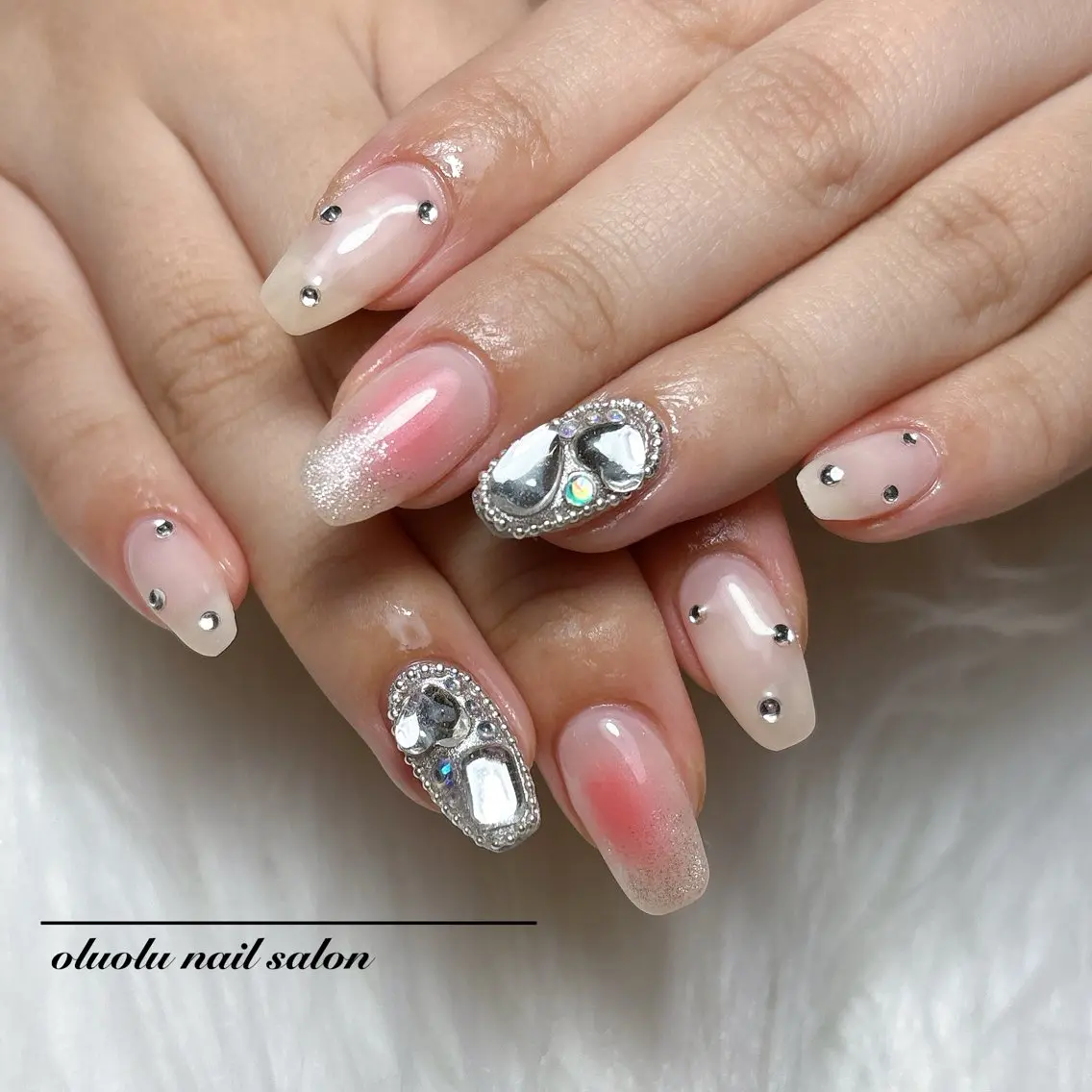 ネイル チークネイル ワンホンネイル oluolu nailsalonのネイルデザイン