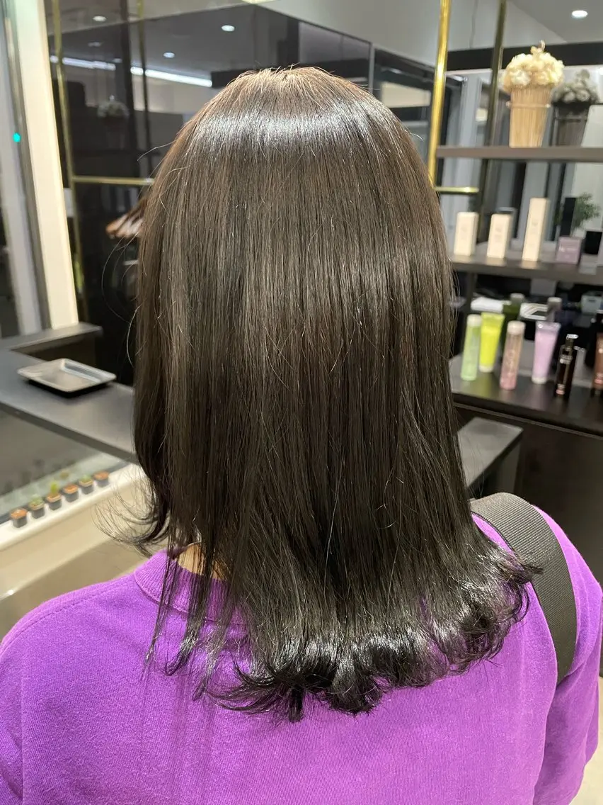 ミディアム カラー 黒髪 ブルーカラー ブルーブラック 透明感カラー 山本 美羽のヘアスタイル