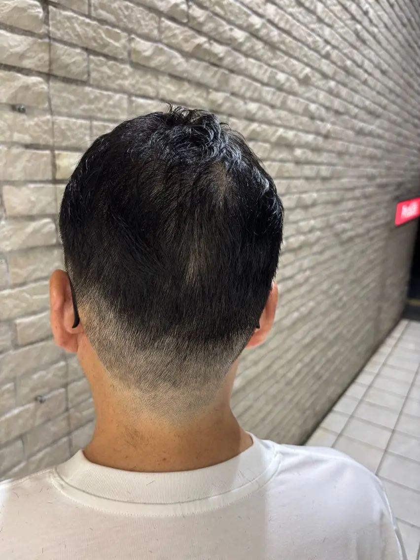 ショート メンズ 【メンズ特化】セン ターパート/保坂太一のヘアスタイル