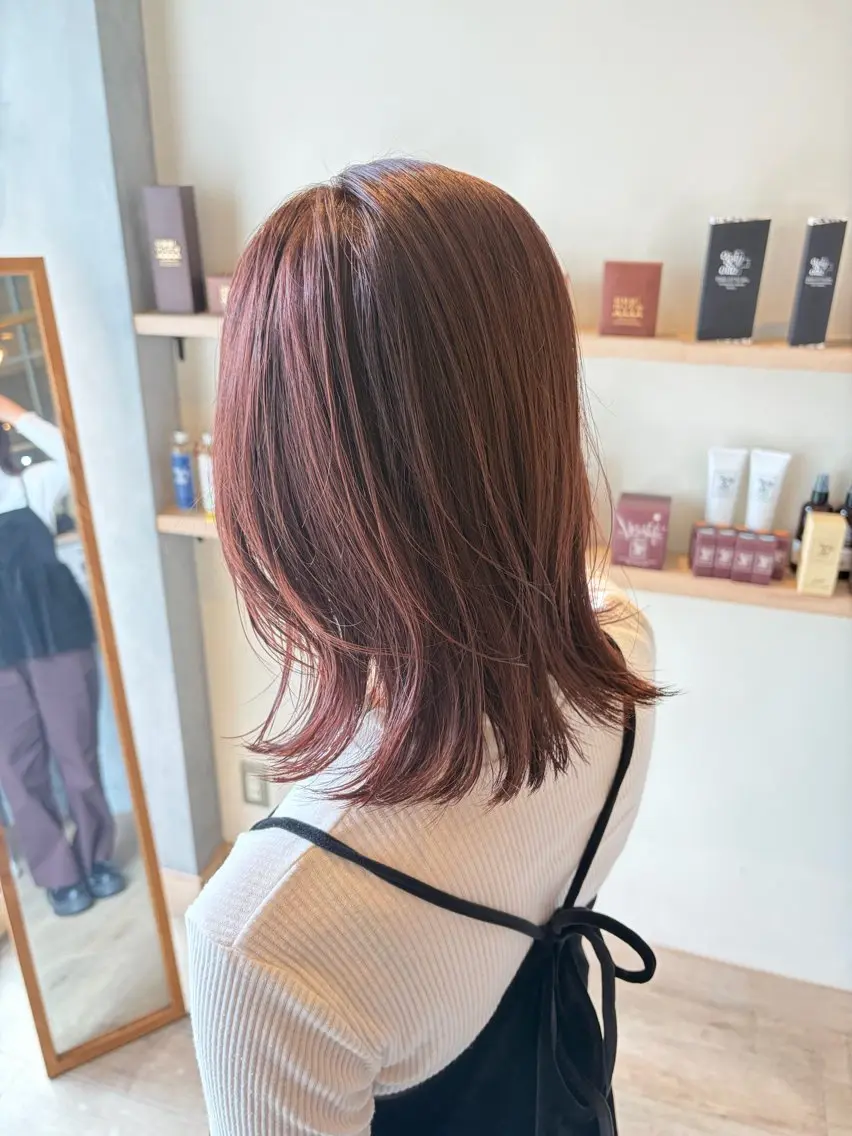 ミディアム カット ヘアカラー ROCCO アイナ/ レイヤー透明感カラーのヘアスタイル